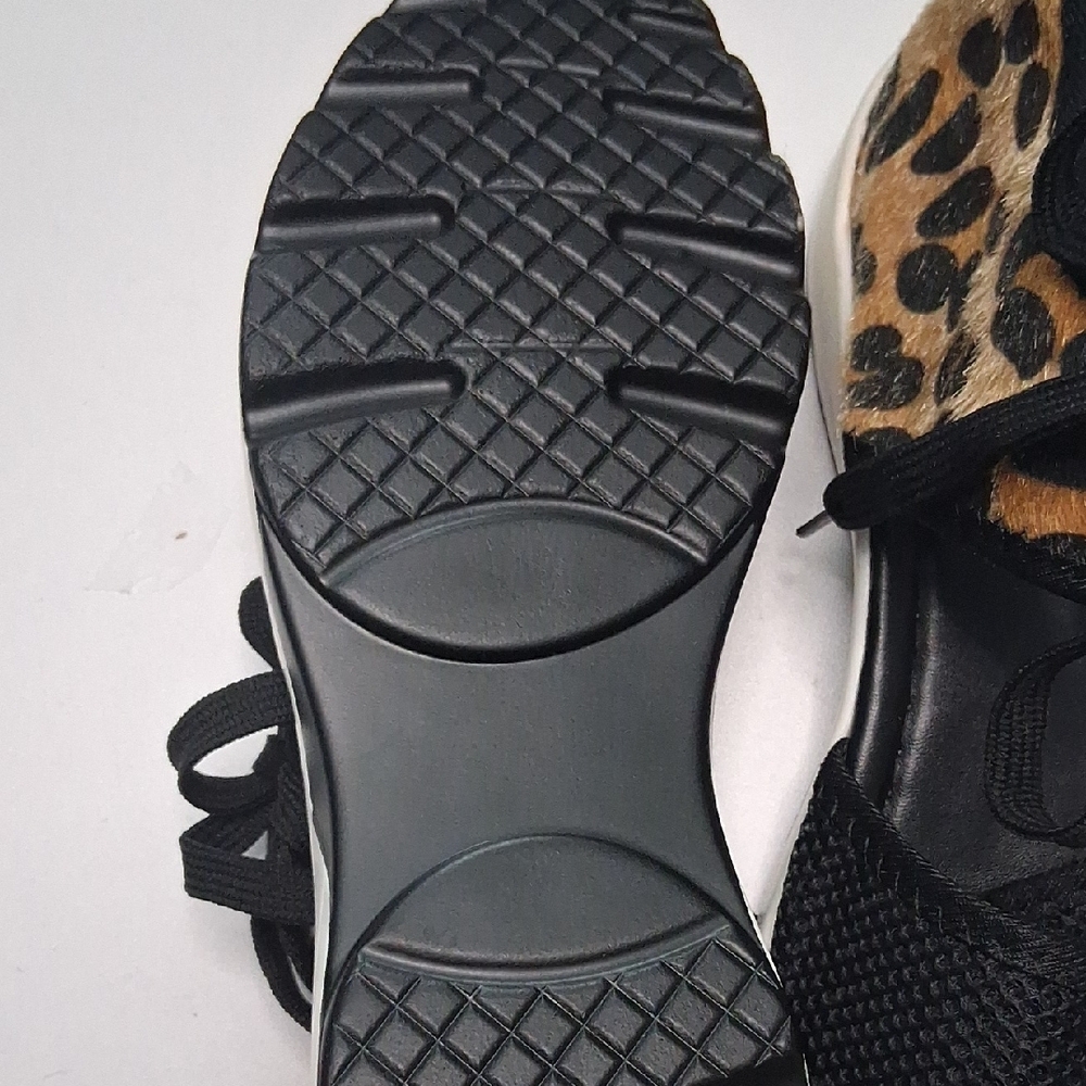 Chic Leopard and Black Women's Sneakers - Picture 5 of 8